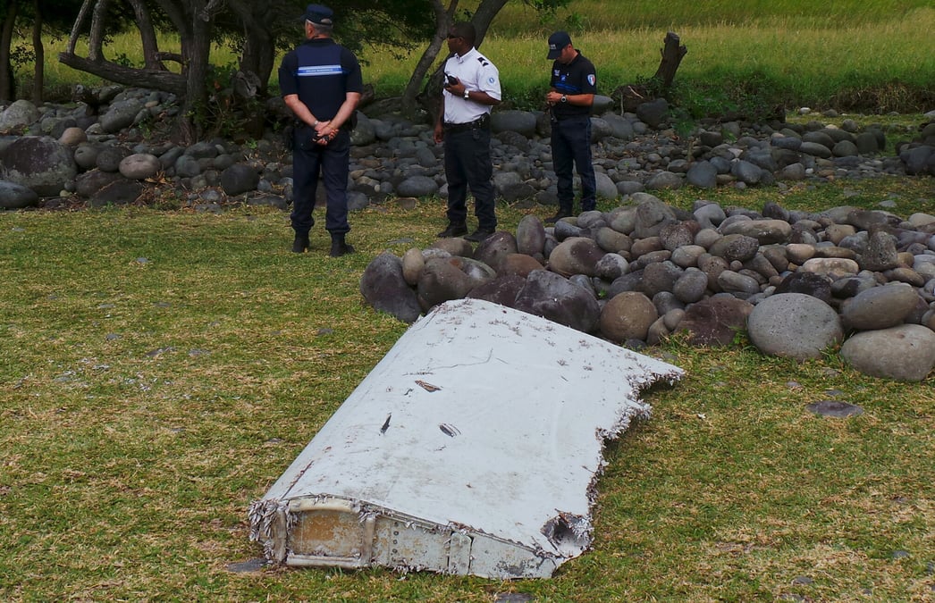 Le debris d'avion de la reunion sera en metropole samedi