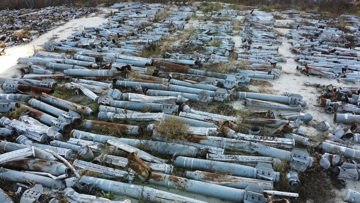 Photo de restes de roquettes mlrs