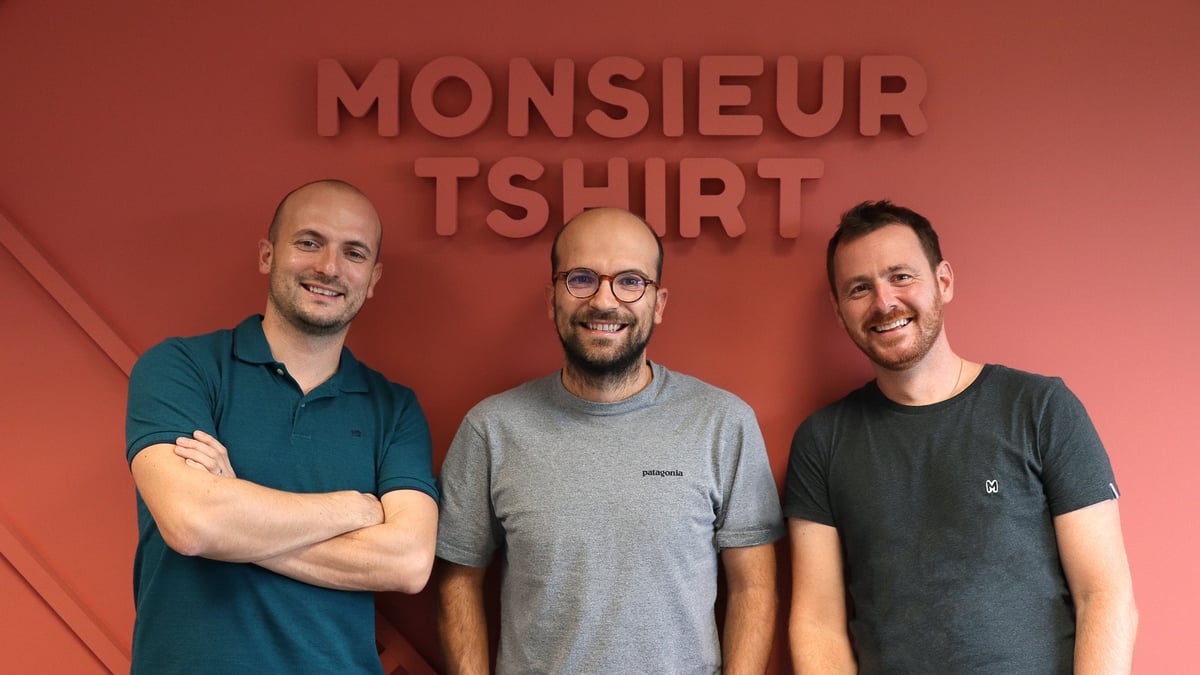 L'entreprise Monsieur Tshirt a été créée en 2013 par Vincent Péré, Arnaud Péré et Simon Cagna.