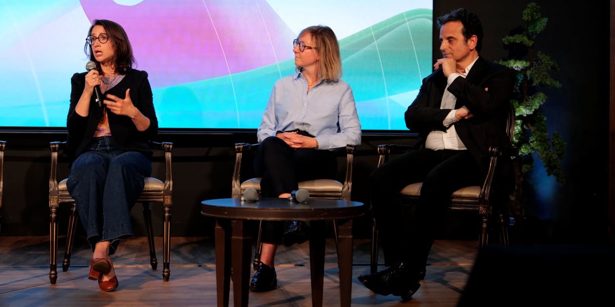 Ils étaient présents au forum Impacts Santé (de gauche à droite) : Caroline Guillot (directrice citoyenne de Health Data Hub), Céline Masquelier (fondatrice de Clinotopia) et Dr Mathieu ROBAIN (directeur scientifique, direction des datas d'Unicancer).