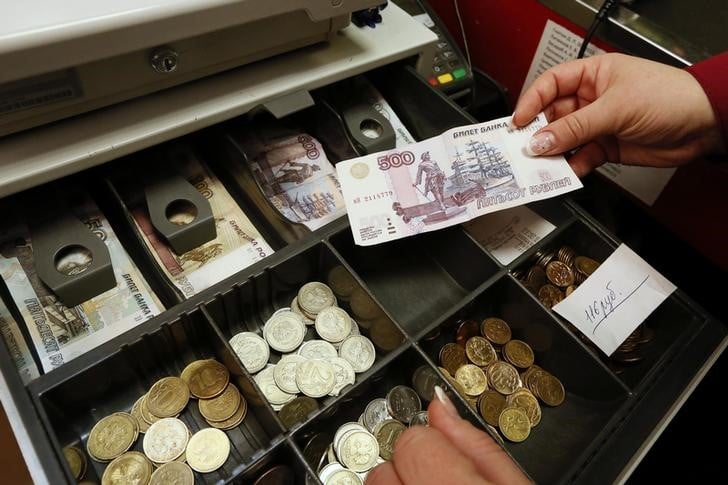 La banque centrale russe ramene son taux directeur a 14%