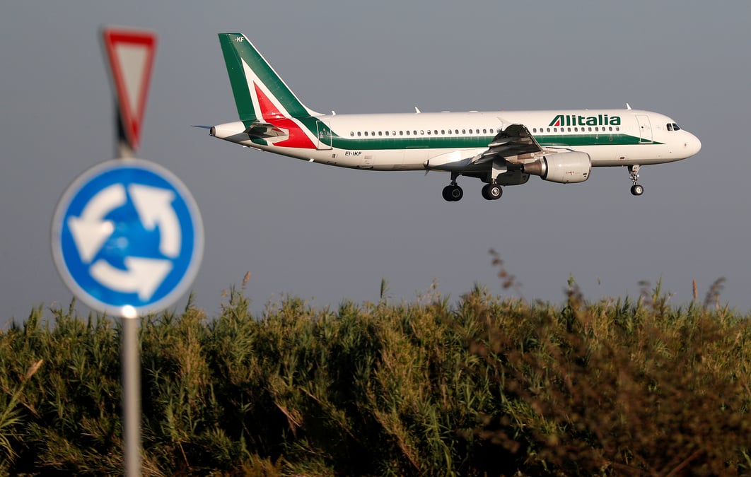 Atlantia et fs acceptent de s'impliquer dans le sauvetage d'alitalia