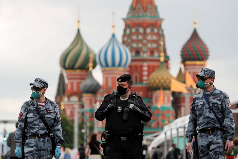 La russie autorise des voyages a l'etranger, moscou leve le confinement