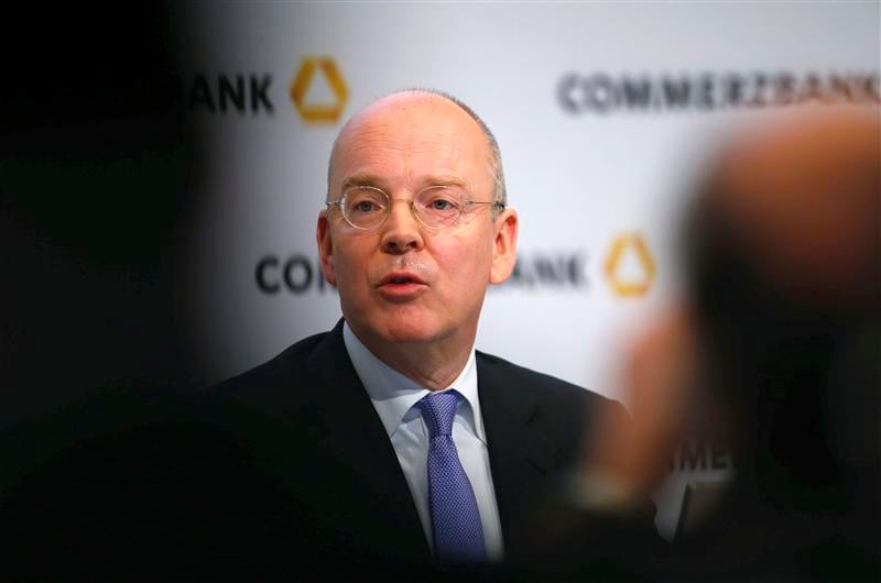 Commerzbank relève ses prévisions, le redressement avance
