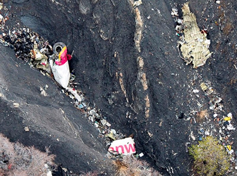 Les dirigeants francais, allemand et espagnol pres du site du crash de l'a320 de germanwings