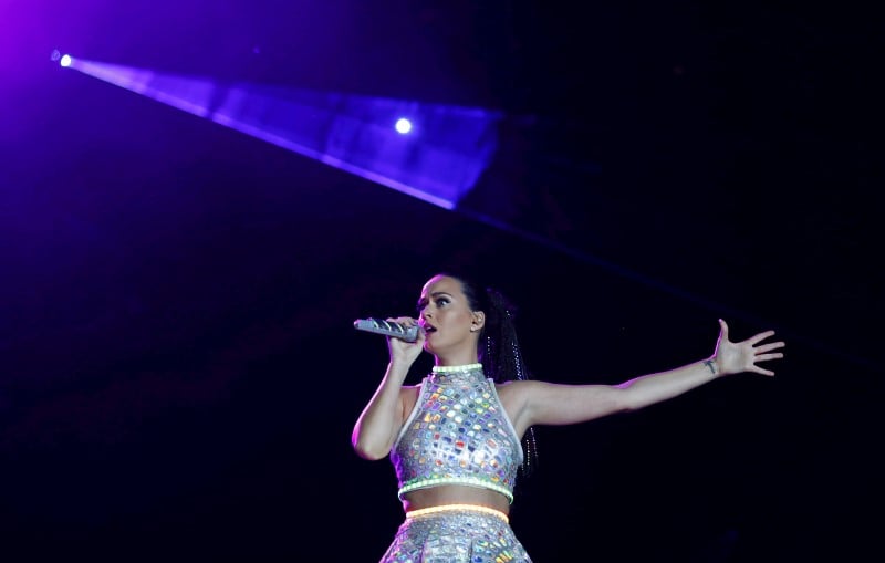 Katy perry en tete du classement annuel forbes des chanteuses les mieux payees