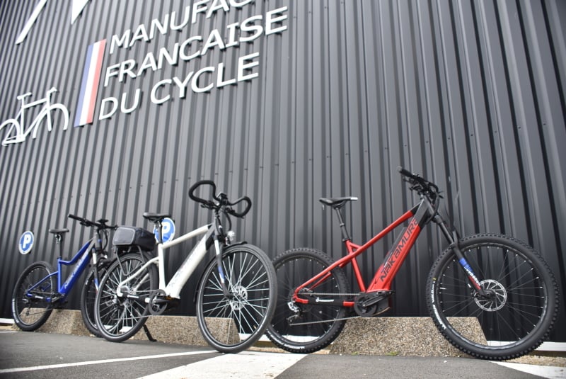 La Manufacture Française du Cycle (MFC) produit 450.000 vélos dont 100.000 électriques (VAE) par an. Elle a multiplié par trois sa production quotidienne pour répondre à une forte demande sur tous les segments, qu'ils soient musculaire ou électrique.