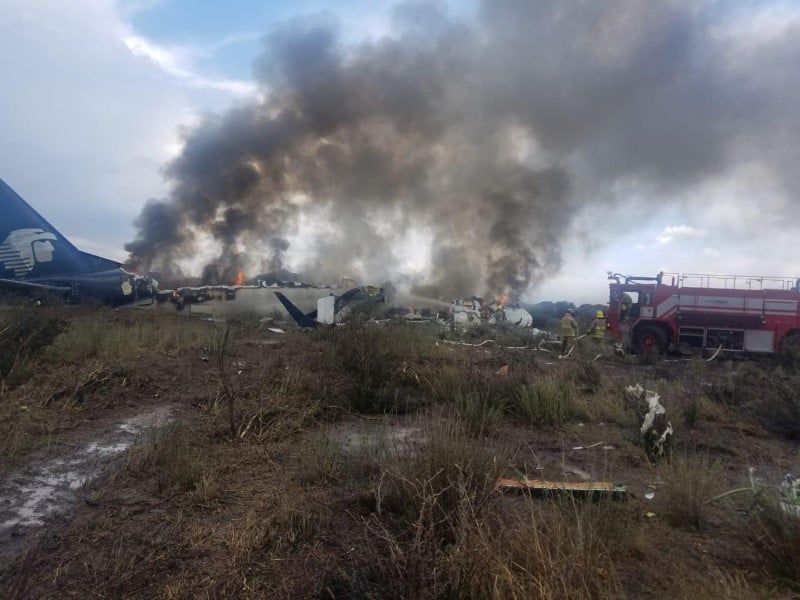 Un avion d'aeromexico s'ecrase au decollage, 85 blesses