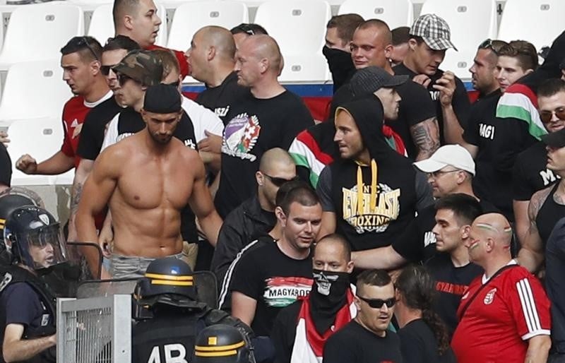 Des peines avec sursis pour plusieurs supporters hongrois