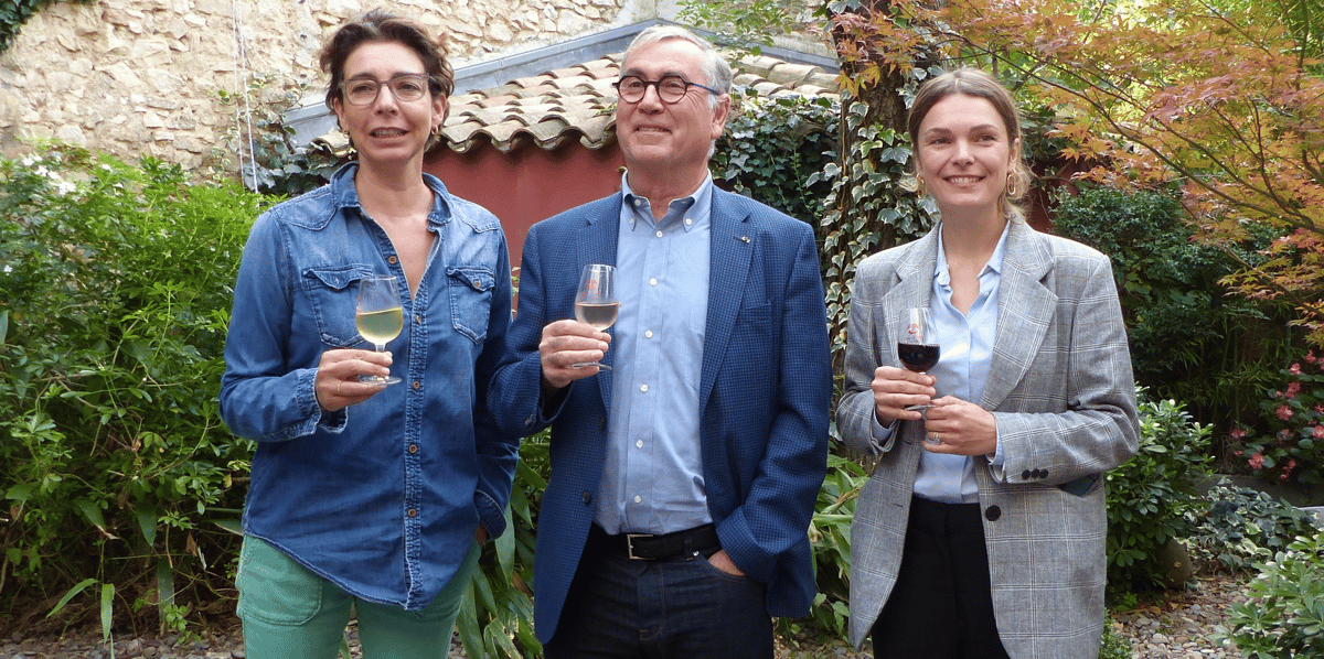 L'équipe de l'AOC Costières de Nîmes renforce son engagement dans des démarches respectueuses de l'environnement.