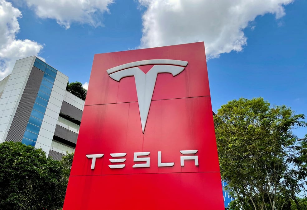 Une vue du centre de service tesla a singapour