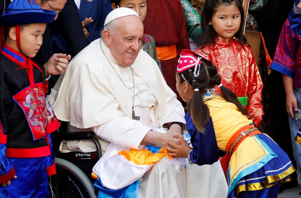 Le pape francois visite la mongolie