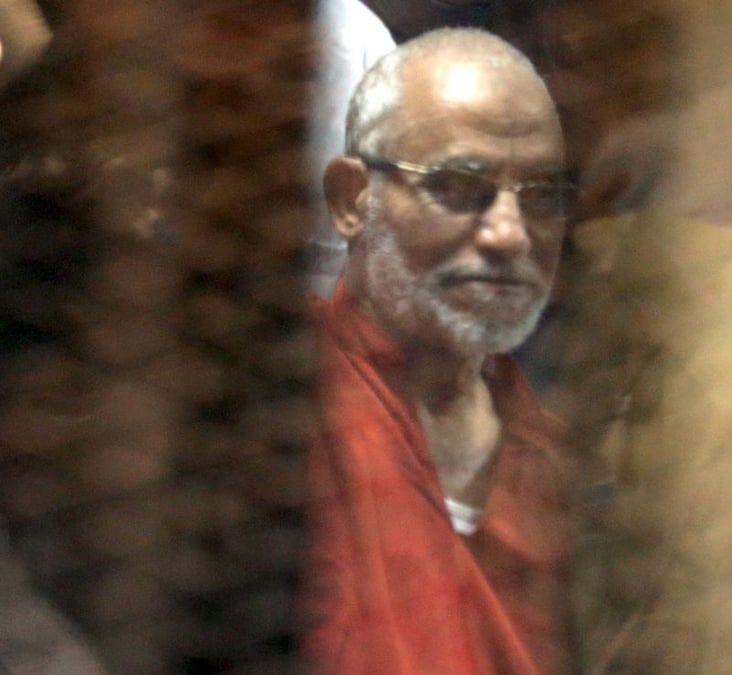 Le chef spirituel des freres musulmans en egypte condamne a la prison a vie