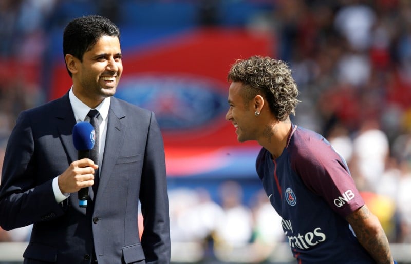 Accueil triomphal pour neymar au parc des princes