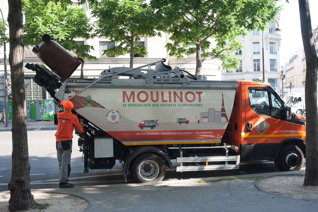 Lancé le 1er septembre auprès de 400 établissements publics, le marché de la collecte des déchets alimentaires remporté auprès de la Ville de Paris sera étendu aux 1.200 restaurants collectifs de Paris le 31 décembre prochain.