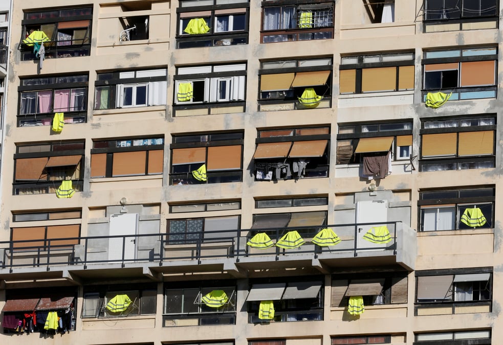Gilets jaunes: decouverte de cocktails molotov et bombes artisanales