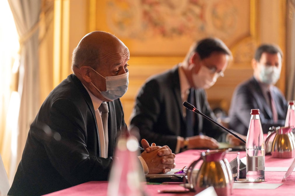 La france attend que l'iran prenne une decision sur l'accord nucleaire, dit le drian