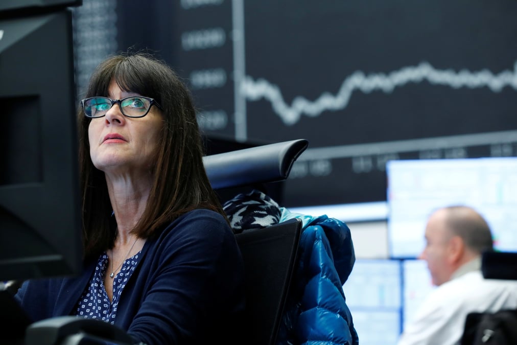 Une trader a la bourse de francfort