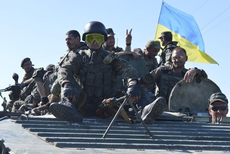 L'ukraine entame le retrait d'armes dans l'est