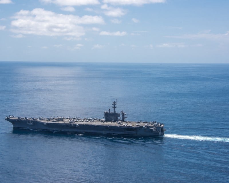 La coree du nord menace de couler un porte-avions americain