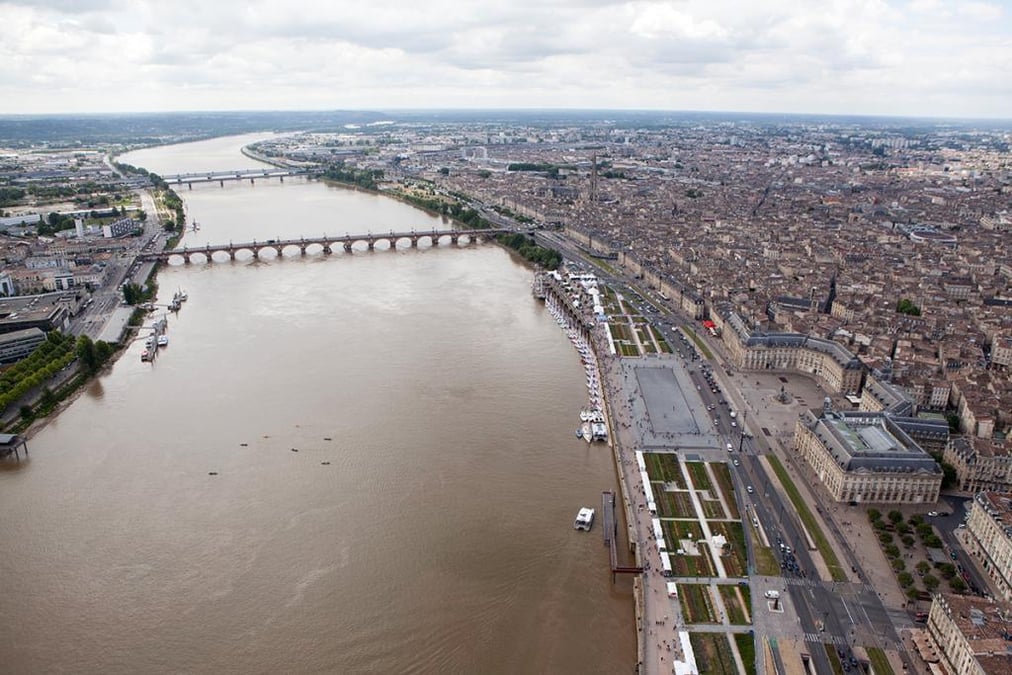 Le paradoxe bordelais : la ville séduit les cadres en mal de mobilité mais la flambée immobilière conjuguée à un tissu économique très atomisé génèrent des effets négatifs