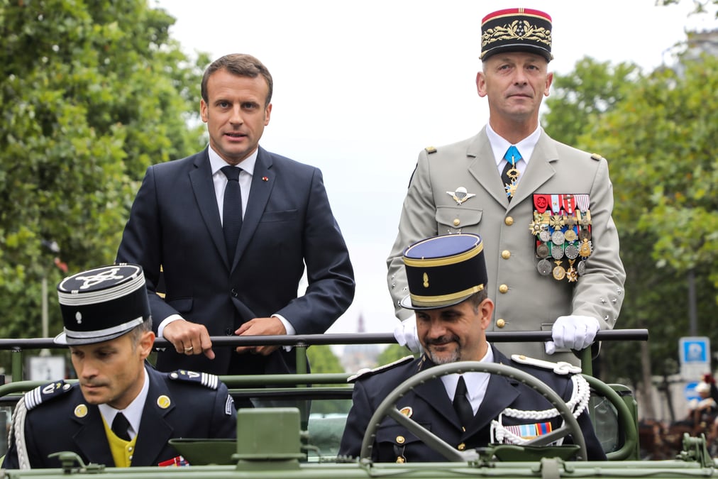 Macron s'engage envers les armees pour la reforme des retraites