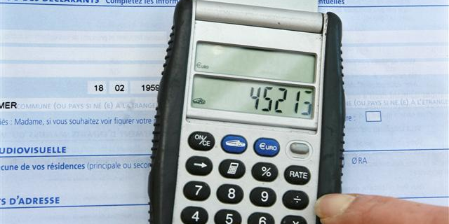 « Les Français qui ne paient pas d'impôt sur le revenu aujourd'hui n'en paieront pas demain » assure le nouveau ministre de l'Économie, Éric Lombard.