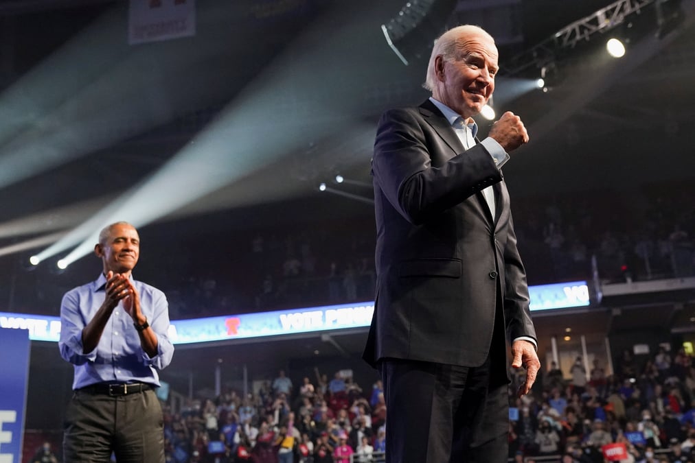 Le president americain joe biden et l'ancien president barack obama assistent a une campagne a philadelphie, pennsylvanie