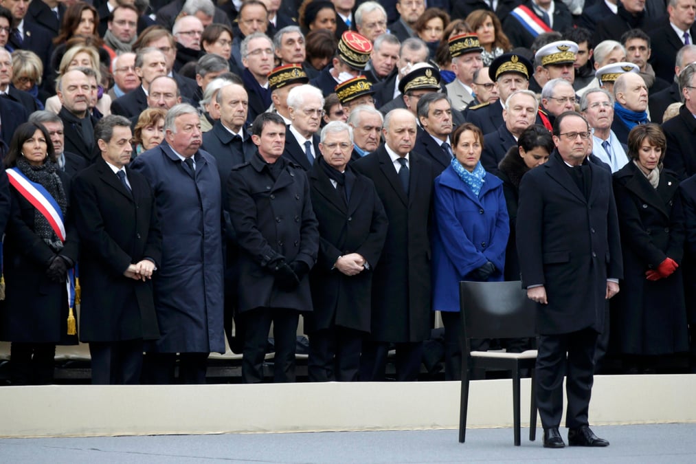 Lors de l'hommage national, hollande promet de detruire daech