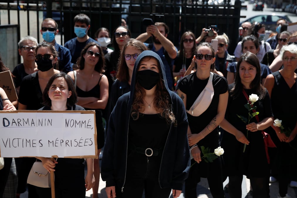 Manifestations feministes post-remaniement
