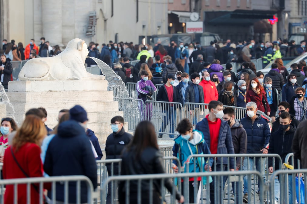 Coronavirus: l'italie recense 373 deces de plus et 25.673 nouveaux cas