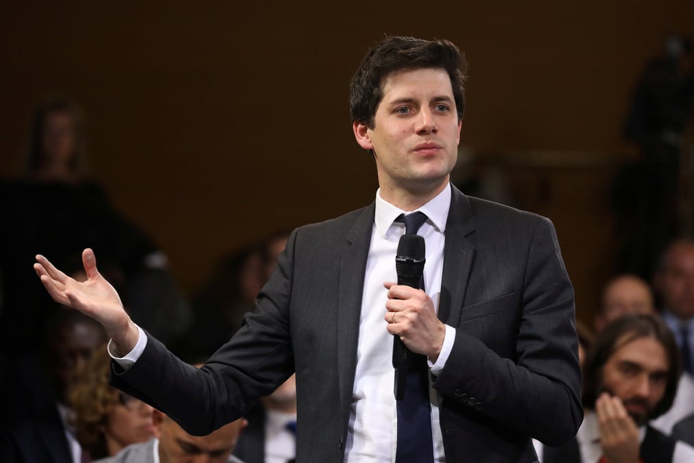 Le gouvernement defend sa politique banlieues face aux doutes