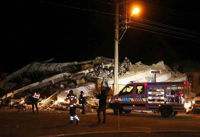 Un seisme fait 14 morts dans l'est de la turquie