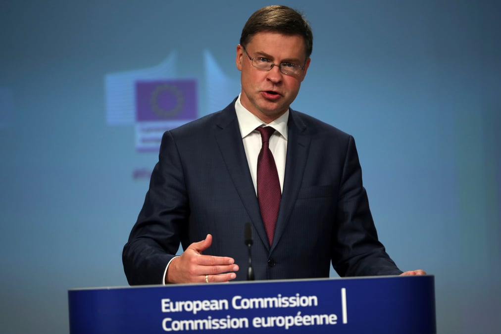 La commission europeenne prete a adopter de nouvelles mesures de soutien, dit dombrovskis