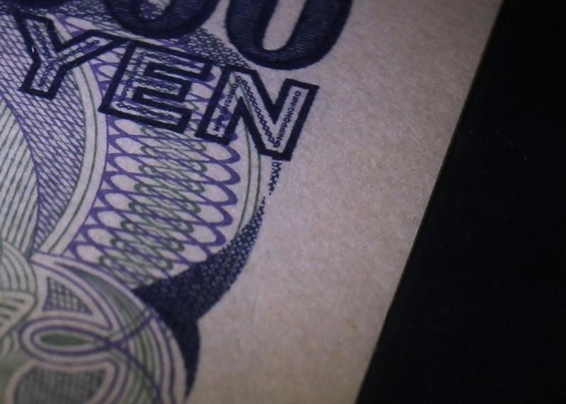 Le yen atteint un plus haut de deux ans face a l'euro