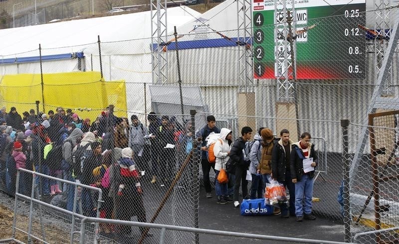 L'ue critique la decision de l'autriche sur les migrants