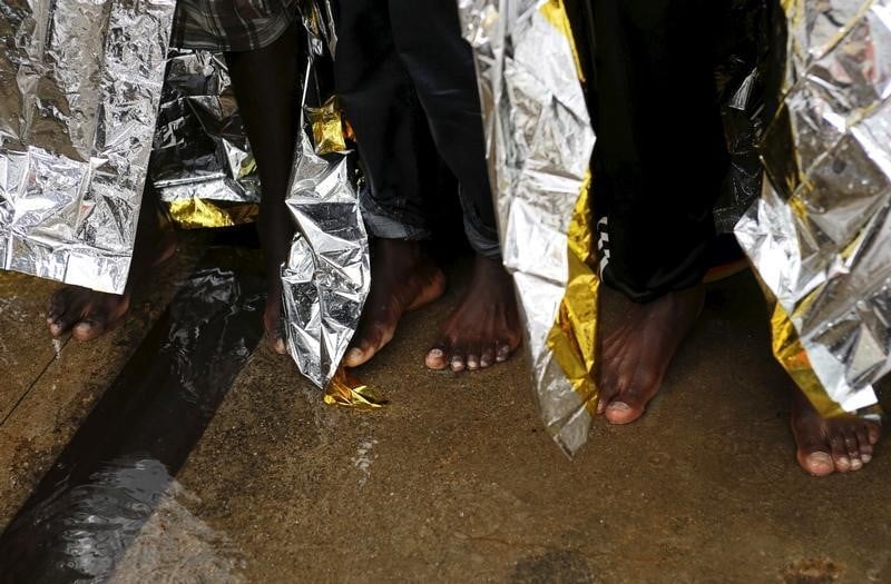 Plus d'un millier de migrants secourus dimanche au large de la sicile
