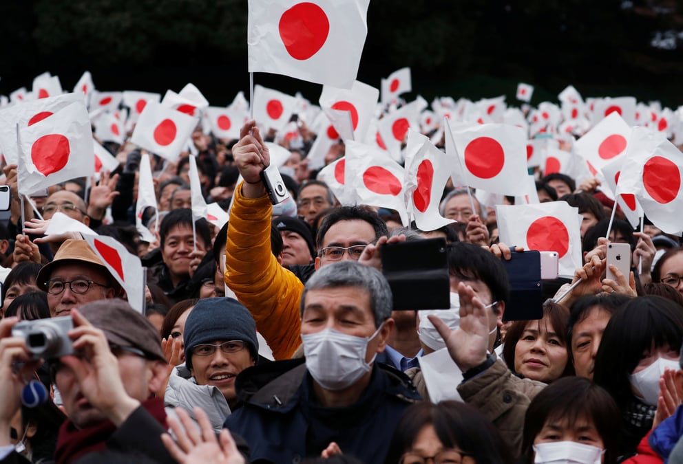 Foule record a tokyo pour le 85e anniversaire de l'empereur