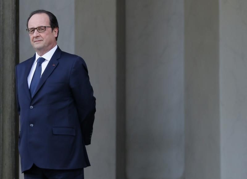 La cote de confiance de francois hollande recule de 4 points, selon csa