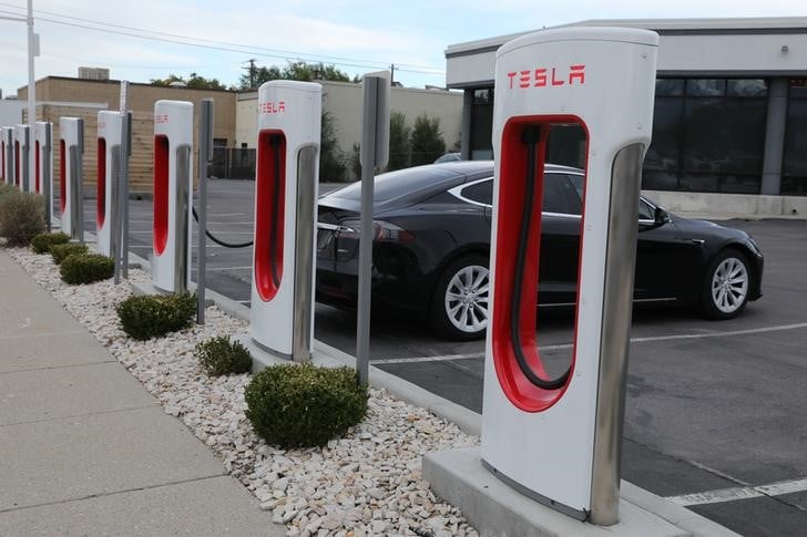 Tesla installe une batterie geante en australie