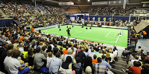 Prévue du 23 au 29 juin 2020? la Robocup se tiendra à Bordeaux du 22 au 28 juin 2021.
