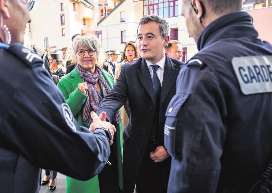 Avec la ministre suisse de la Justice, Élisabeth Baume-Schneider, vendredi près de Genève.