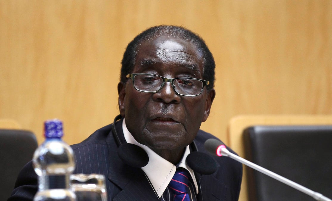 L'ue maintient ses sanctions contre le president zimbabween