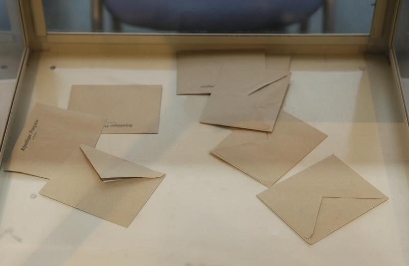 Francois hollande met en garde contre le vote fn