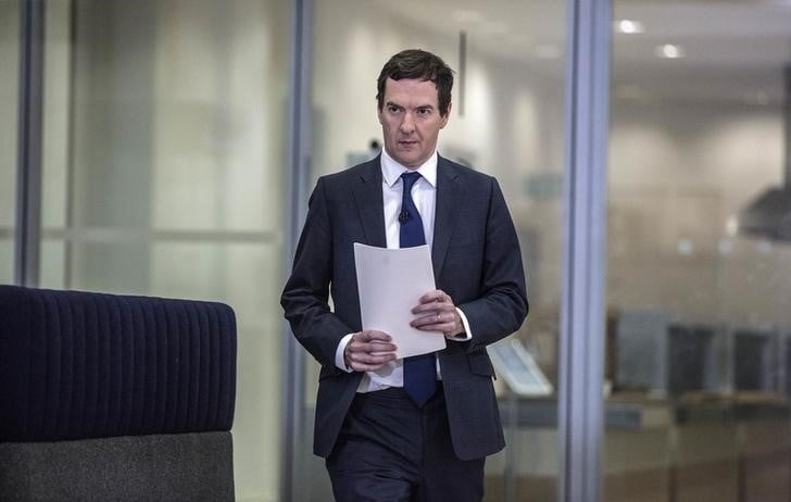 Le ministre britannique des finances prevoit une hausse des impots apres le brexit
