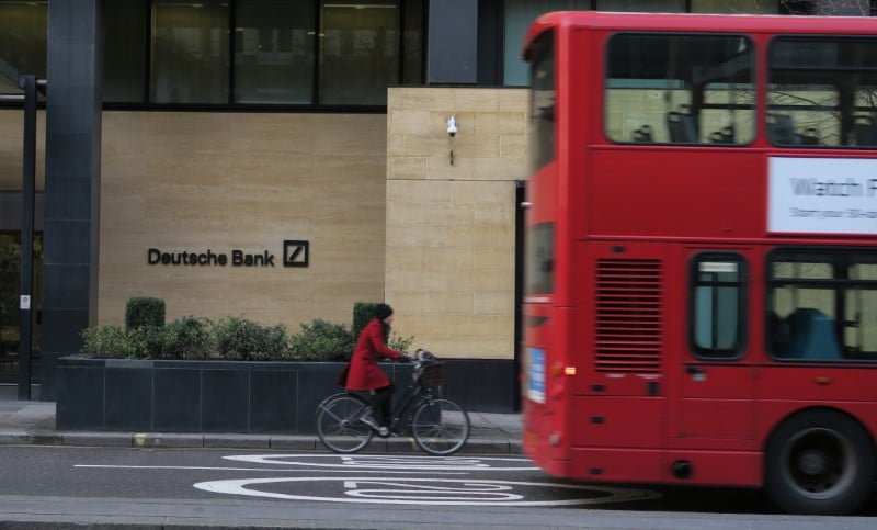 Brexit: deutsche bank va transferer moins d'emplois que prevu