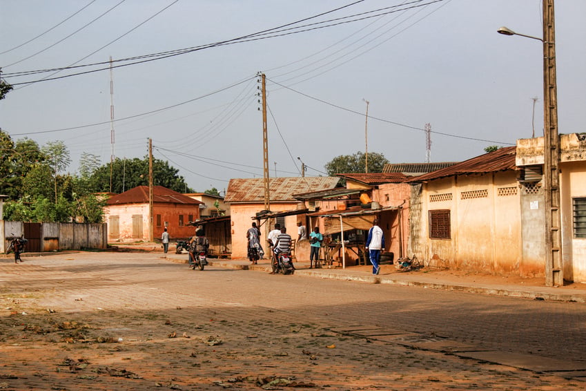 Le Projet régional d'électrification hors réseau consiste notamment à mettra à la disposition des populations bénéficiaires des kits solaires de capacités de 20 à 350 KW.