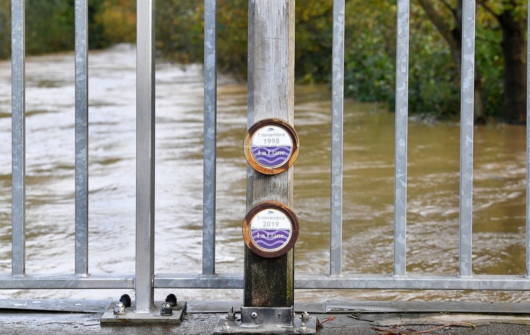 Deux fois, la semaine dernière, la Dordogne, affluent de la Canche, est sortie de son lit se répandant dans la commune de Bréxent-Énocq et inondant les terres de Benoît Hedin.