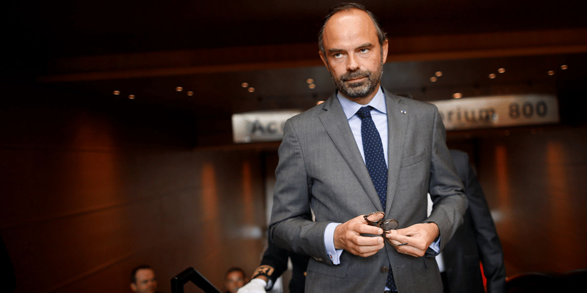 "Les effectifs de Pôle emploi ne seront pas réduits alors que la numérisation permet d'augmenter la productivité et l'efficacité. Nous avons décidé de consacrer tous ces gains, non pas à des économies sur pôle emploi, mais à un renforcement de l'accompagnement", a expliqué le Premier ministre pendant la conférence de presse organisée ce mardi 18 juin.