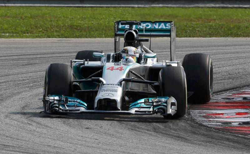 Lewis Hamilton remporte le Grand Prix de Malaisie